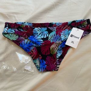 Fused Hawaii Monsterra Hamoa Bottom with slit sides. New in bag w/tags.